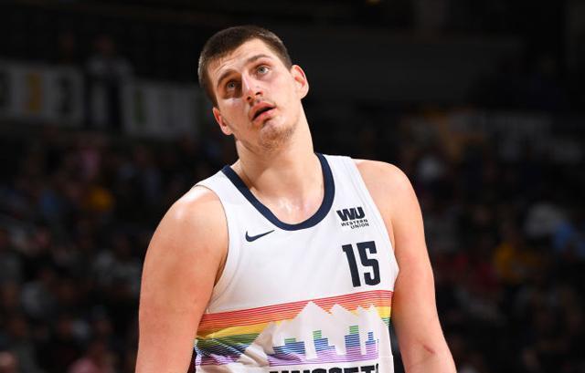 某地的一家 某地的一家